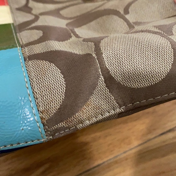 Coach Signature Tan/Multicolor Stripe Zippered Shoulder Tote/Handbag - Picture 10 of 11